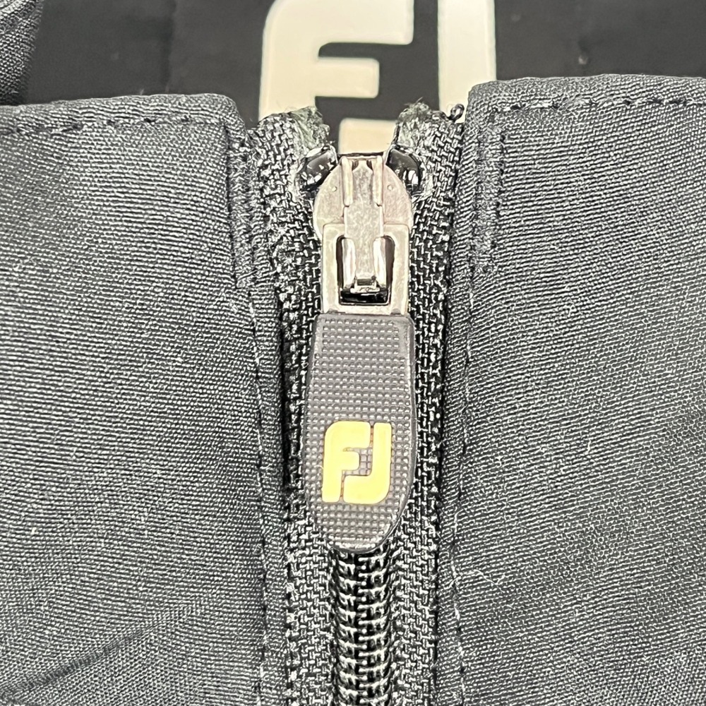 FootJoy FJ Golf Vest Mens Large Black 1/4 Zip Lightweight Logo Pockets - Picture 6 of 13